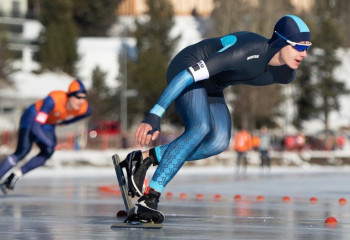 Казахстанские конькобежцы завоевали еще две медали на Кубке мира