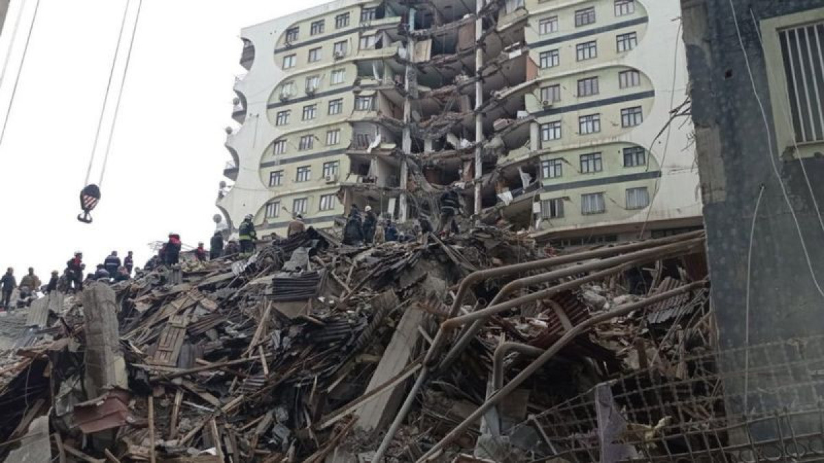 Жизни более 3500 человек унесли землетрясения в Турции и Сирии