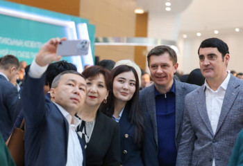 Amanat партиясының съезіне өңірлерден 2 мыңнан аса адам келді