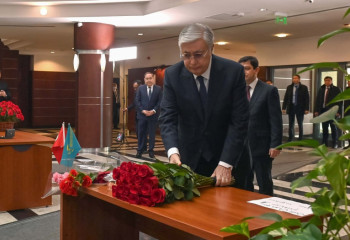 Президент посетил турецкое посольство в Казахстане