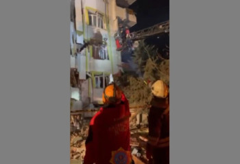 Қазақстандық құтқарушылар түрік әріптестерімен бірге үйінді астынан әйелді шығарып алды