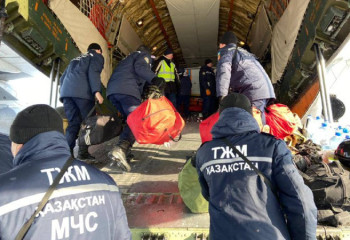 Борт со вторым эшелоном казахстанских спасателей приземлился в Газиантепе