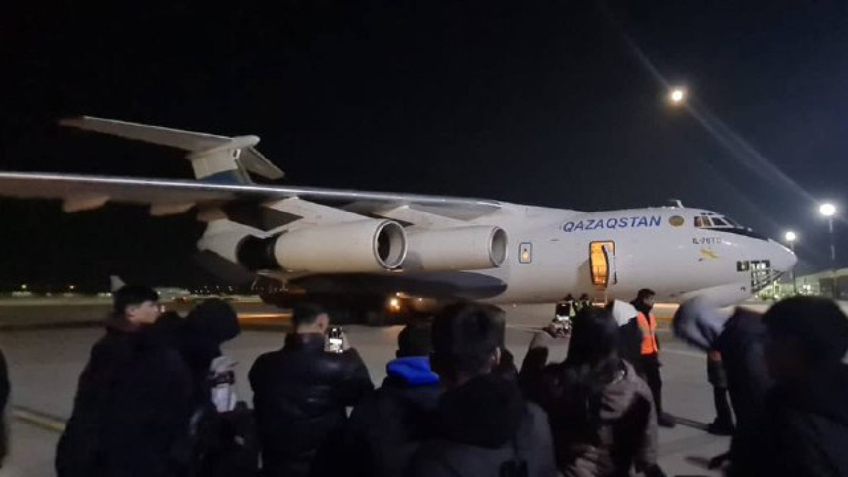 42 казахстанца вернулись из Турции на борту МЧС