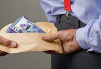 В систематическом получении взяток изобличены сотрудники комитета Минздрава