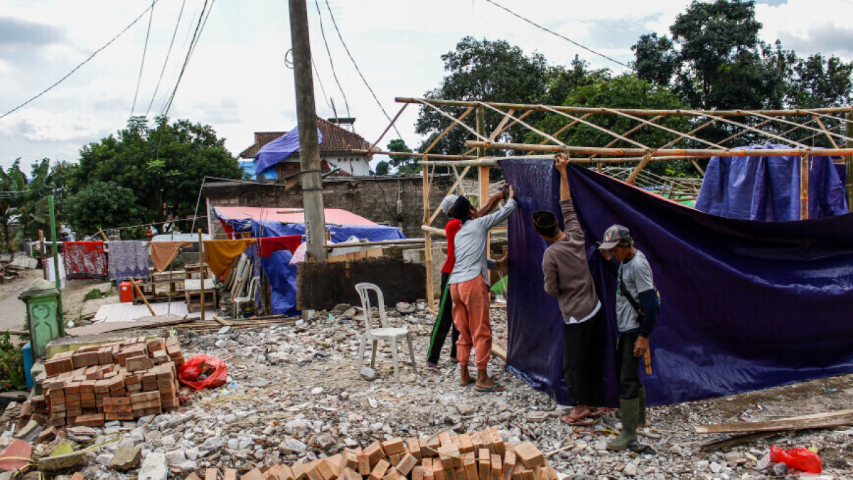 Четыре человека погибли во время землетрясения в Индонезии