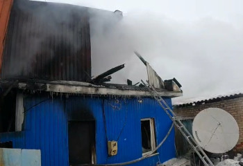 В Петропавловске из горящего частного дома вынесли восемь газовых баллонов