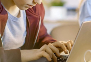 Елордада бастауыш сынып оқушылары онлайн оқиды