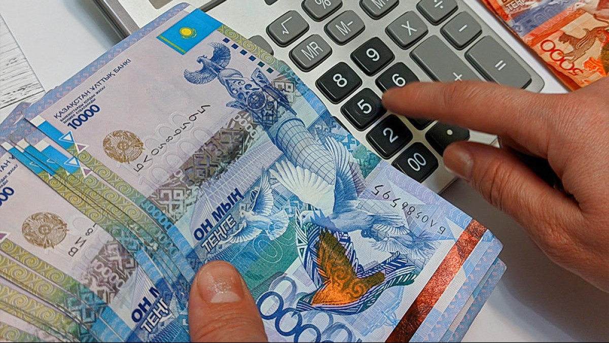 Более 90 казахстанских предприятиях задолжали зарплату работникам