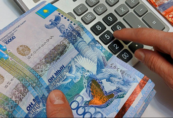 Более 90 казахстанских предприятиях задолжали зарплату работникам