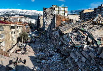 Қазақстандықтар зілзаладан қаза тапқандардың отбасына көңіл айтты