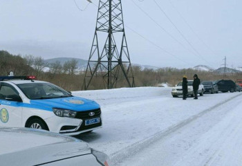 Профилактический спуск лавин провели в ВКО