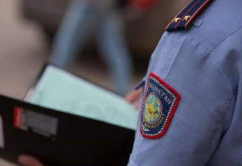 Автобусты жүргізу кезінде видео қарап отырған жүргізуші жазаланды