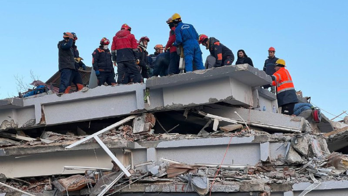 7 человек нашли под завалами в Турции казахстанские спасатели