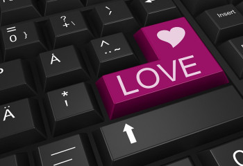 Аналитики выяснили, где в Казахстане легче найти вторую половинку в сети