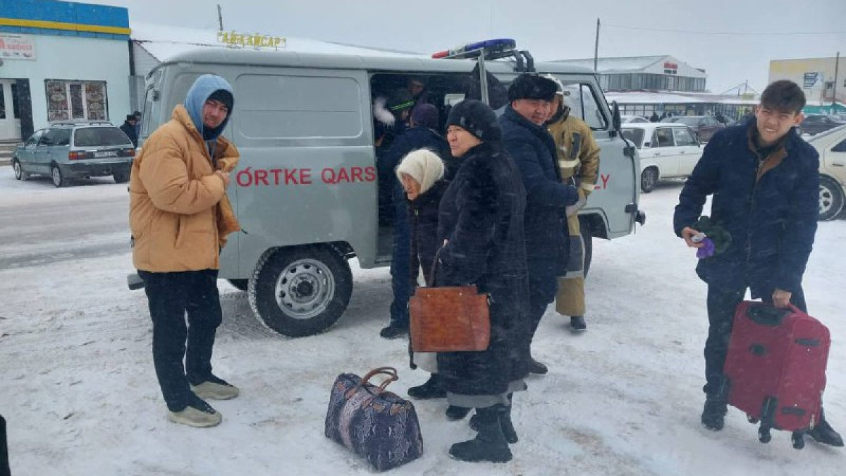 68 человек вызволили спасатели из снежных заносов в Жамбылской области