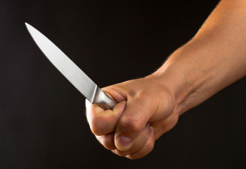 Подросток напал с ножом на ровесников в Жетысу