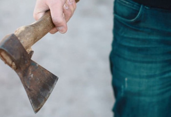 Школьник напал с топором на одноклассников в Петропавловске