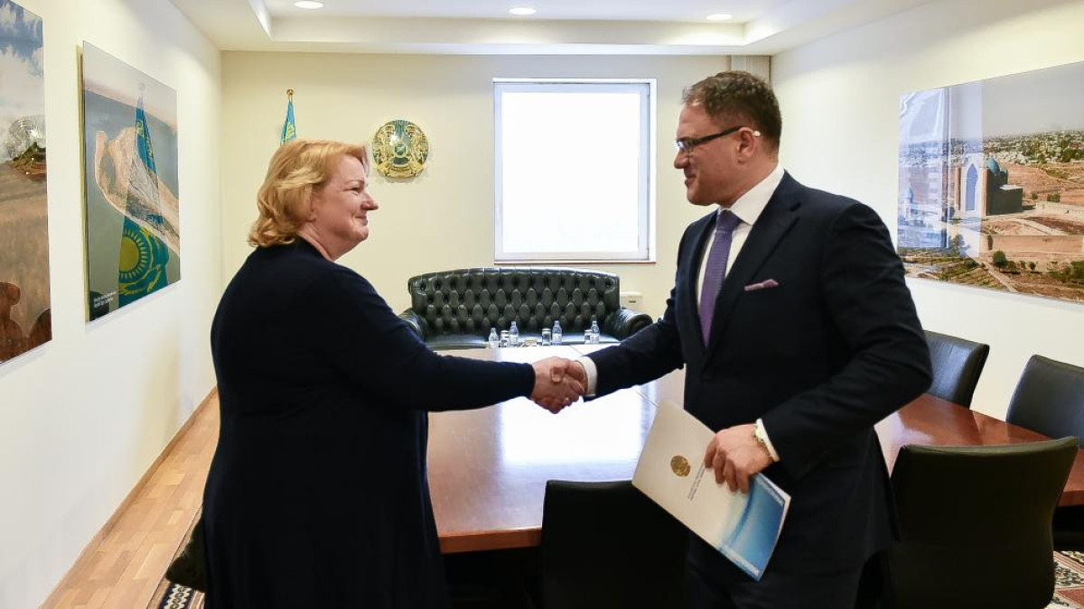 Казахстан и Латвия укрепляют транспортные связи