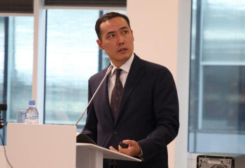 Ануар Жангозин покидает пост главы центра международных программ