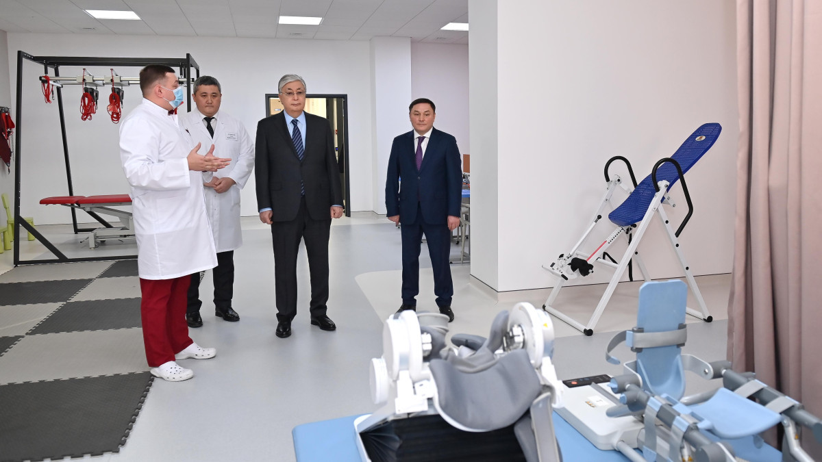 Глава государства посетил клинико-реабилитационный центр Кокшетау