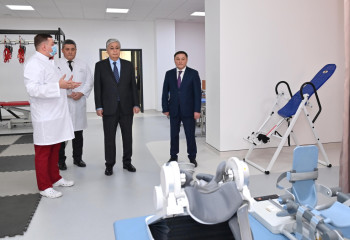 Глава государства посетил клинико-реабилитационный центр Кокшетау
