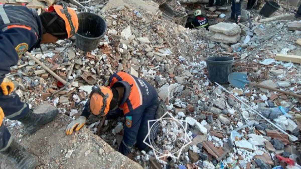 Тела 10 детей извлекли из-под завалов в Турции казахстанские спасатели