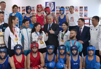 Президент встретился с именитыми спортсменами и тренерами Акмолинской области
