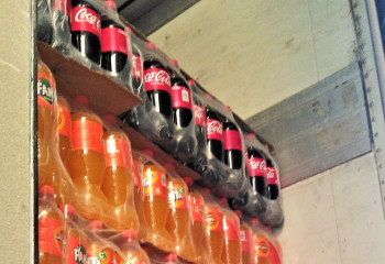 Из Атырау хотели вывезти 2 тонн напитков по адресу несуществующей российской фирмы