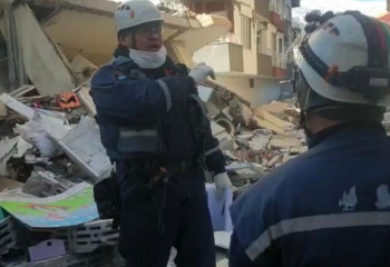 Қазақстандық құтқарушылар 76 сағат үйінді астында қалған отбасыны құтқарды