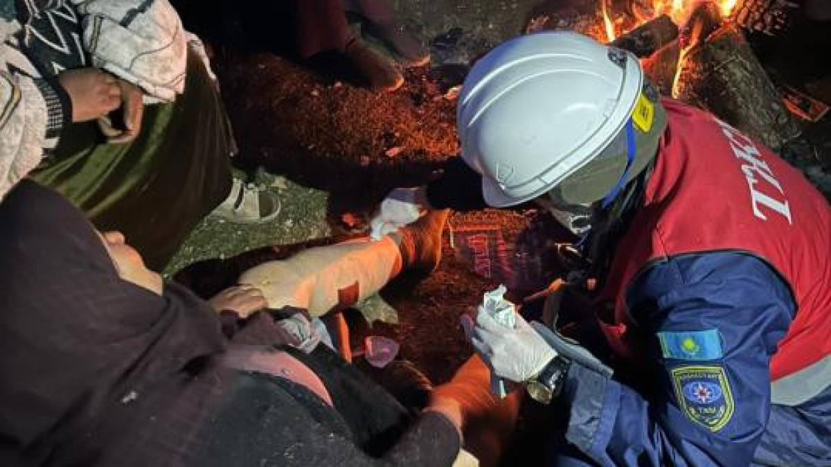 Казахстанские спасатели оказали медпомощь более 140 гражданам Турции