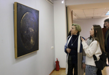 Алматыда испандық суретшінің «Ай сәулесі» атты айырықша көрмесі ашылды