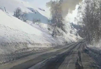 Профилактический спуск лавин провели в ВКО