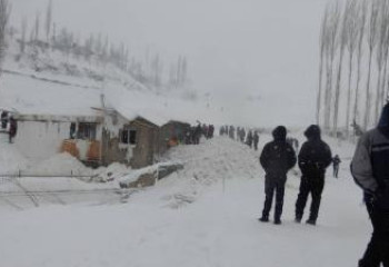 Тәжікстанда үйлерге қар көшкіні түсіп, 15 адам қаза тапты