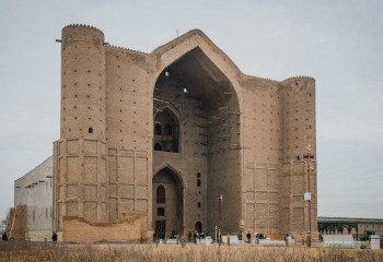 Асхат Оралов осмотрел ремонтные работы в мавзолее Ходжа Ахмета Яссауи