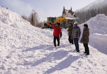 Из-за угрозы схода лавин в ВКО, закрыли участки автотрасс