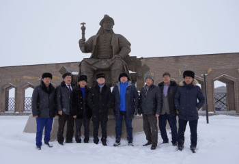 «Ақ жол» партиясы сайлау науқанын Жошы хан кесенесіне тағзым етуден бастады