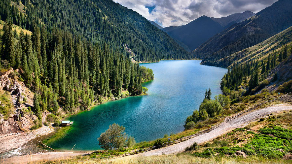 Британский журнал рекомендовал туристам потрясающие пейзажи Казахстана