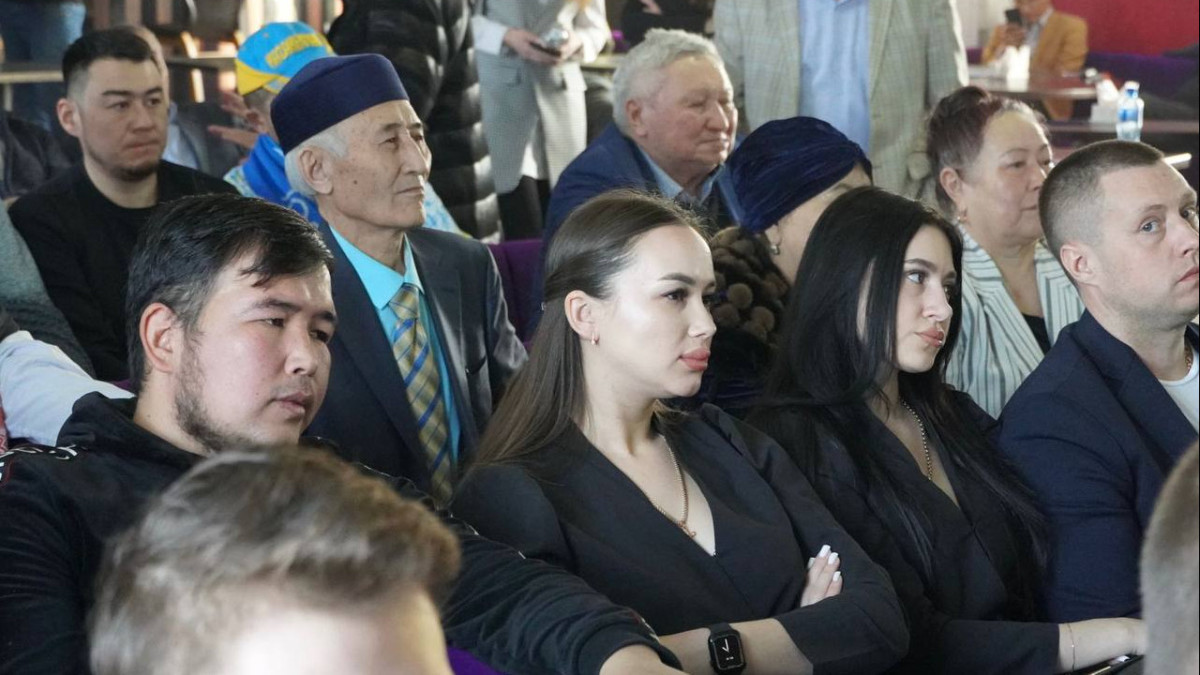 Политические партии Казахстана проводят встречи с населением