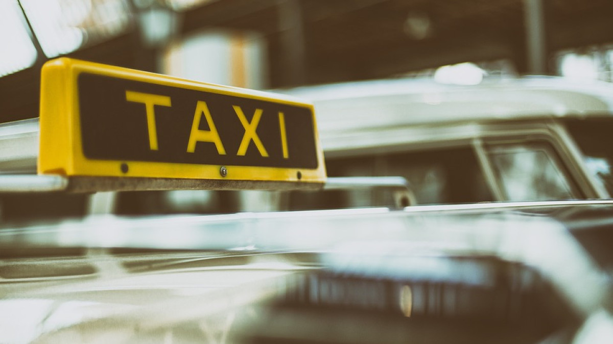 Услуги такси подорожали на 12% за год в Казахстане