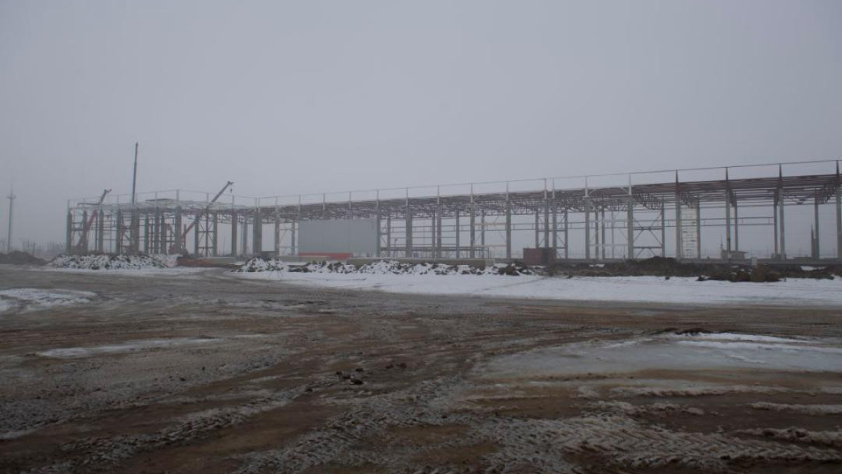 Строительство ряда заводов отстает от графика в Алматинской области