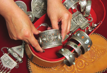 Қазақтың қыз-келіншектері қандай әшекей бұйымдар таққан