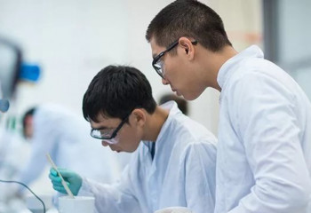 Ғылымға жастарды тарту тоқтамау керек — Кәрімбек Құрманәлиев