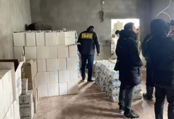 3,5 тысячи литров нелегального алкоголя нашли на складе в Атырауской области