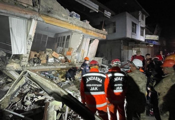 Түркияда қайталанған екі жер сілкінісінен 300-ге жуық адам зардап шекті