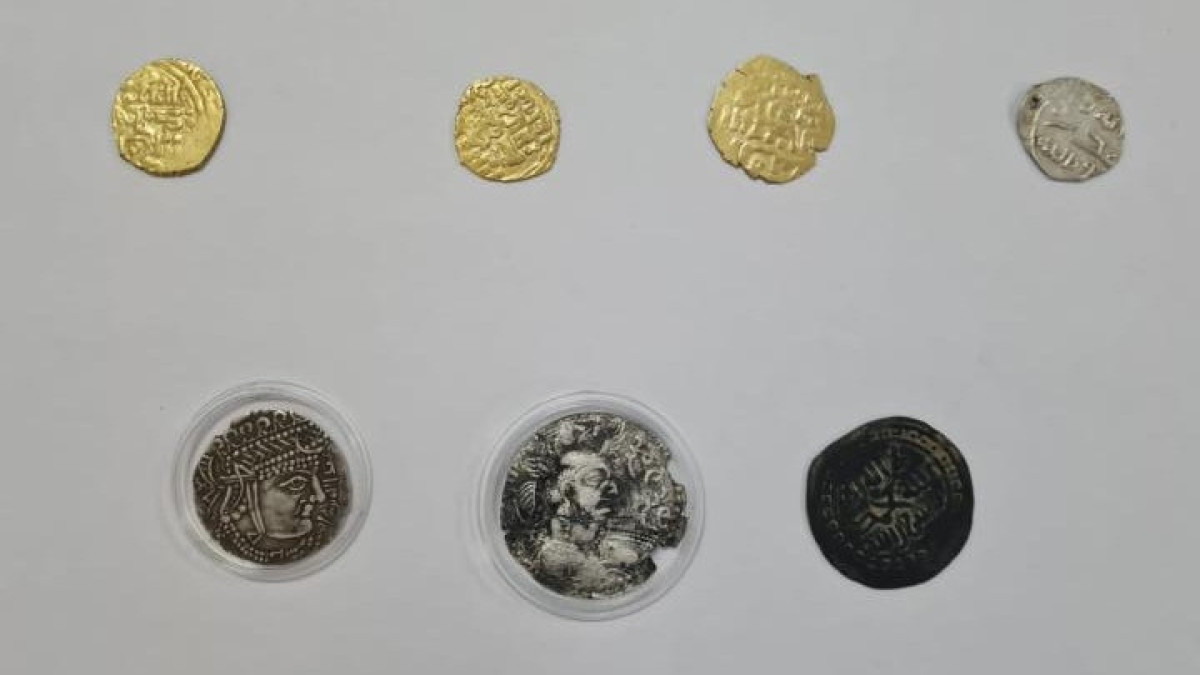 Монеты периода V - XIII веков пытались незаконно вывезти из Казахстана
