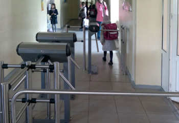 Видеокамеры и турникеты обновят и установят в школах области Абай