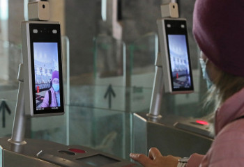 Турникетами с функцией распознавания лиц оснастили школы Шымкента