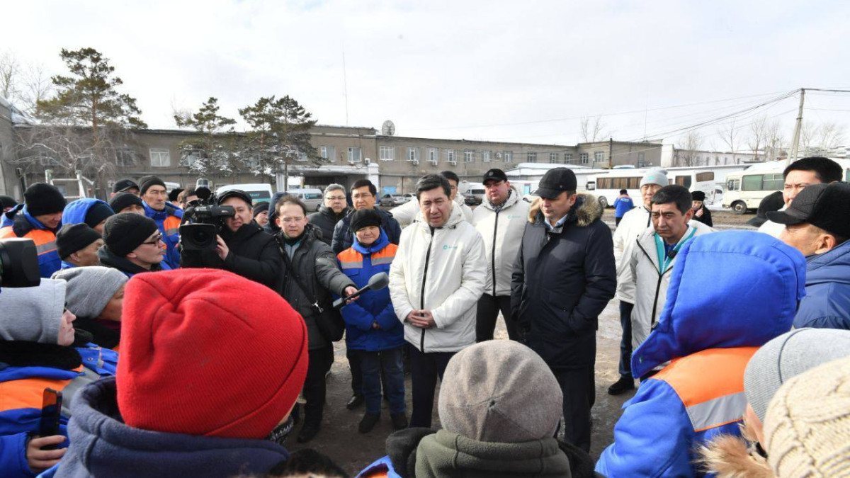 Кандидаты казахстанских партий продолжают встречи с избирателями в регионах