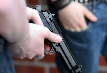 Жителя Павлодара с огнестрельным ранением доставили в больницу