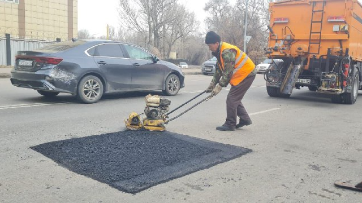 Ямочный ремонт дорог в Алматы начнут на один сезон раньше